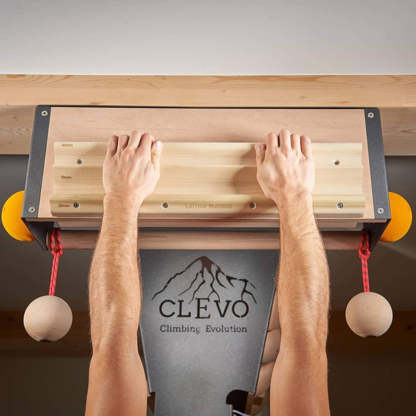 CLEVO S: Home Climbing Ceiling Module for Hangboard and Grips