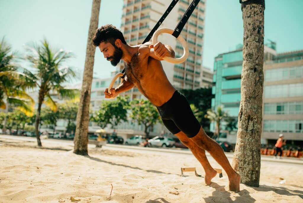 Gymnastikringe aus Holz inkl. Sportbeutel, Befestigungsgurte und Türanker